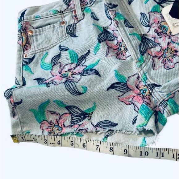 Levi’s 501 High Rise Denim Floral Embroidery Beautiful Shorts Size:31